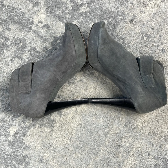 MICHAEL Michael Kors Devenport Suede Leather Cutout Heels Booties Gray Sz 7 - Picture 5 of 14